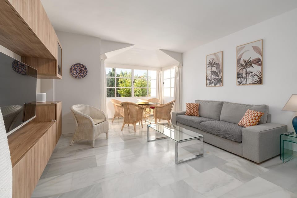 TV and multimedia, Living room, Dining area, air conditioner
