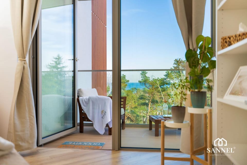 Day, Natural landscape, View (from property/room), Balcony/Terrace, Photo of the whole room, Logo/Certificate/Sign, Bedroom, On site