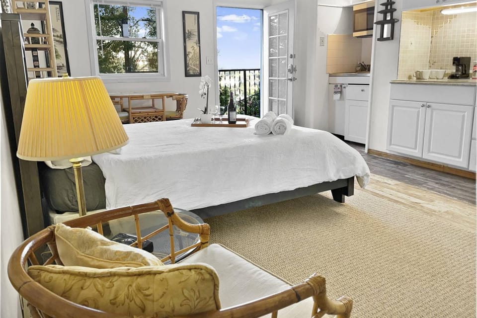 Secret Stairs Studio #1 Apartment in Hollywood Hills