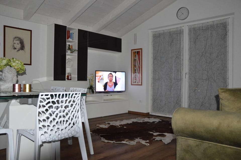 Communal lounge/ TV room, TV and multimedia