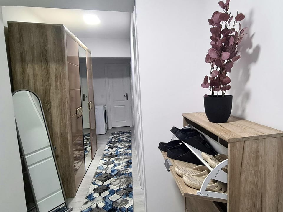 Facade/entrance, wardrobe