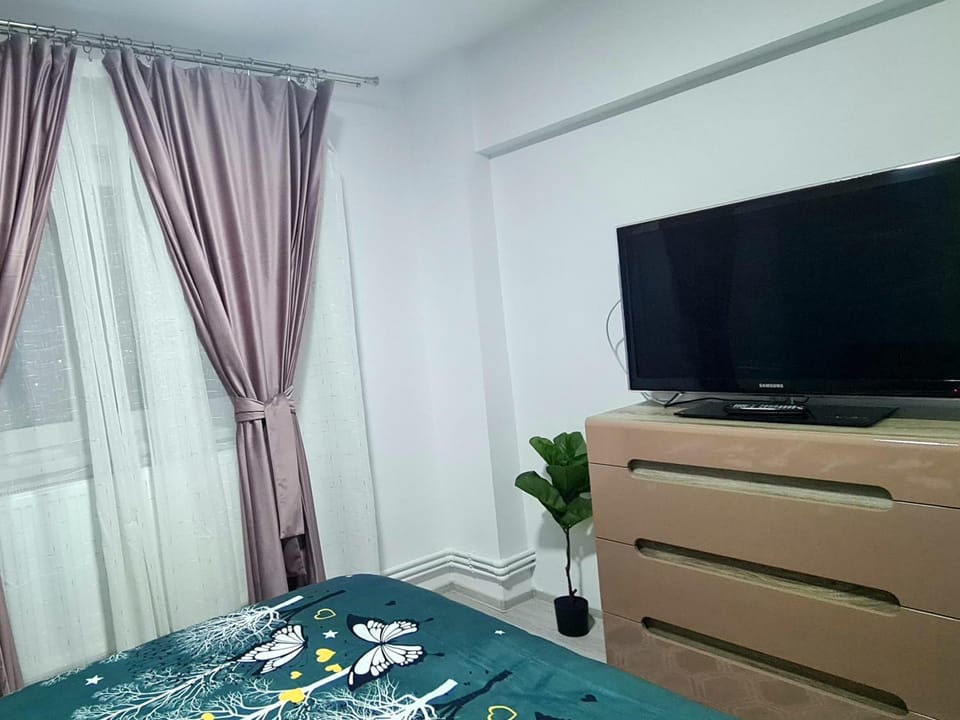 Bed, TV and multimedia, Bedroom