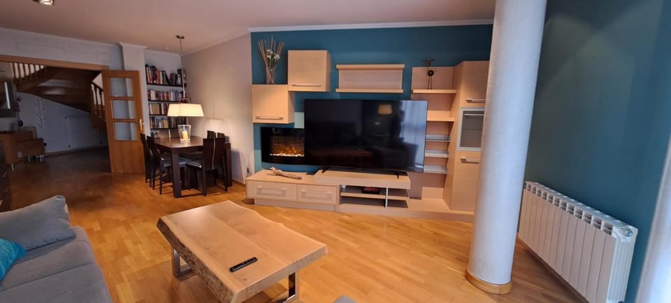 Communal lounge/ TV room, TV and multimedia, Living room