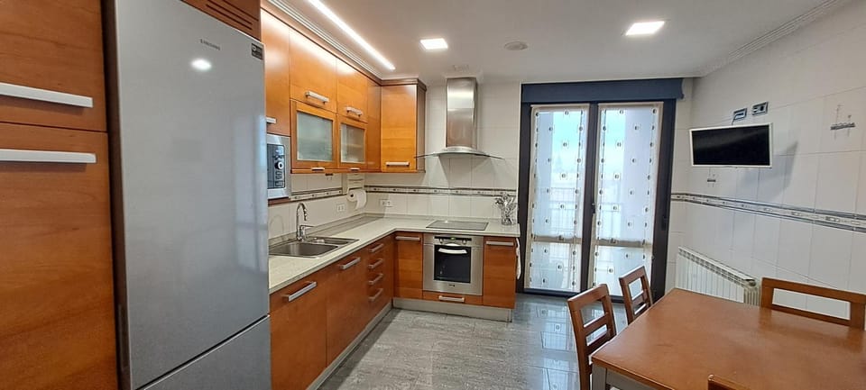 Kitchen or kitchenette, Dining area, dishwasher, oven, stove