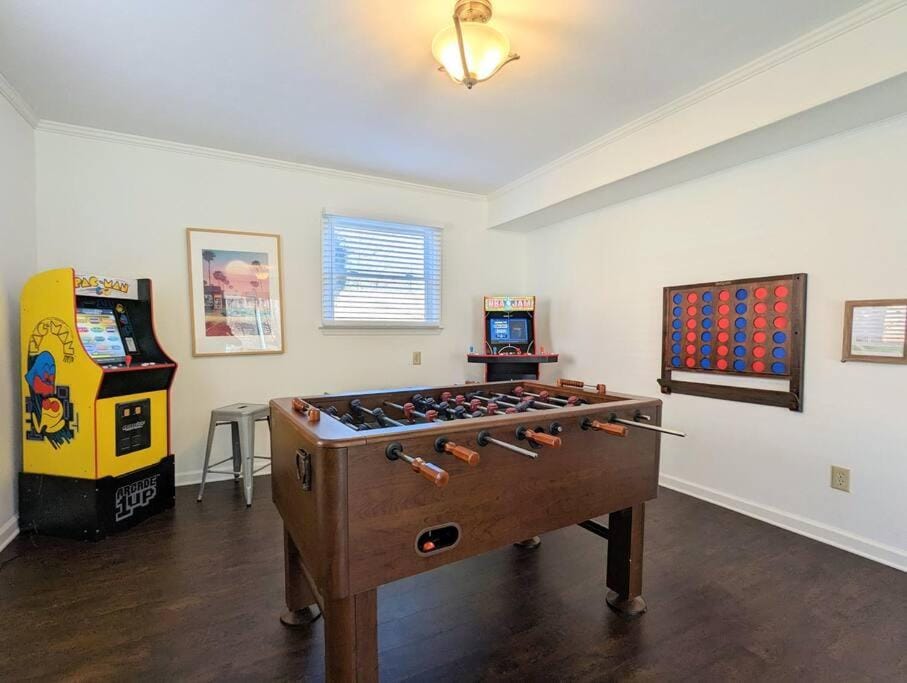 Spacious family friendly home with game room by UNC Charlotte House in Charlotte
