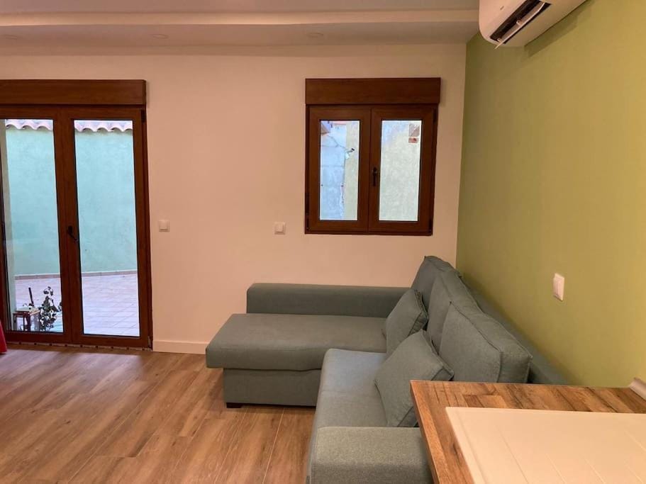 Living room, Seating area, air conditioner