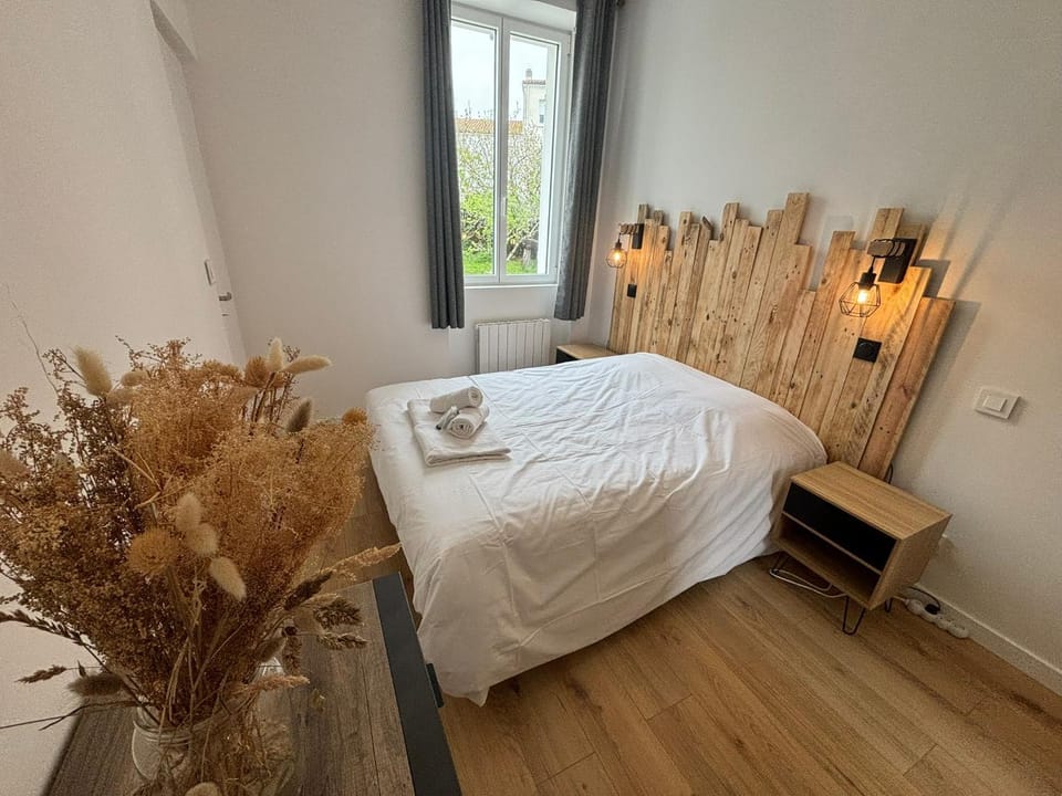 Bed, Photo of the whole room