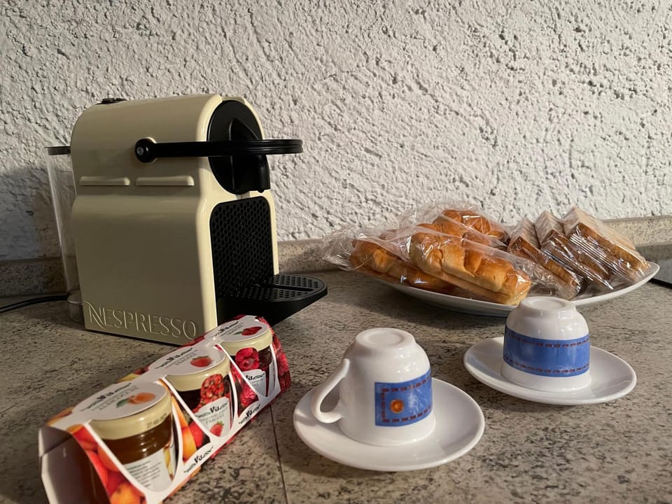 Coffee/tea facilities, Food and drinks, Food, Breakfast