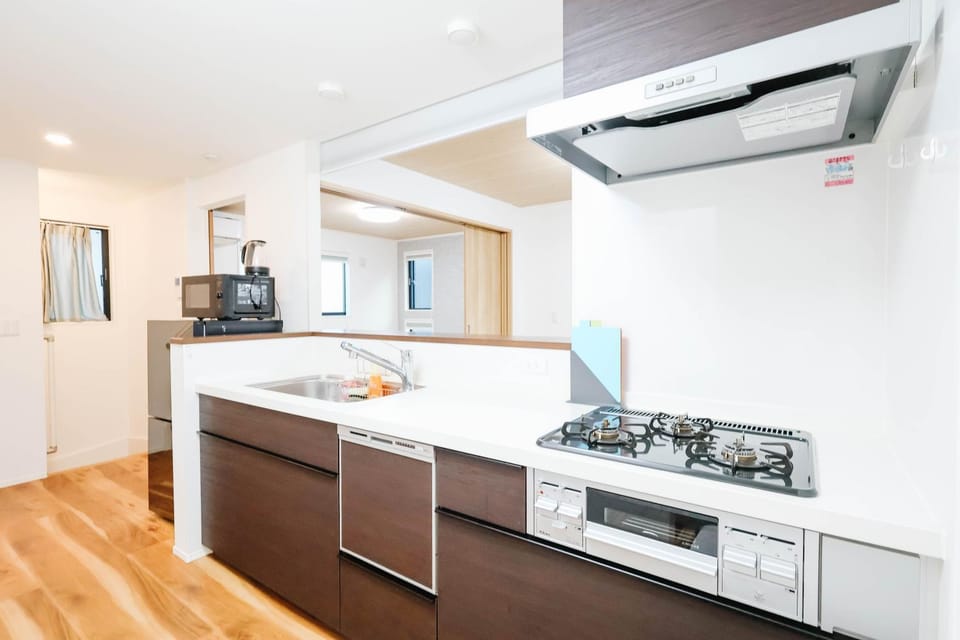 Shinjuku#ookubo#kabukicho#New built 4beds room,3 toilets, 2 shower rooms#新宿中心#大久保#歌舞伎#地铁站步行2分#新建一栋3层楼 4个卧室3个卫生间2个浴室1个客厅#高速无限制网络#智能马桶#干湿分离103 Apartment in Shinjuku