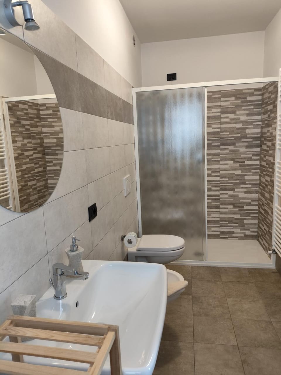 Shower, Toilet, towels