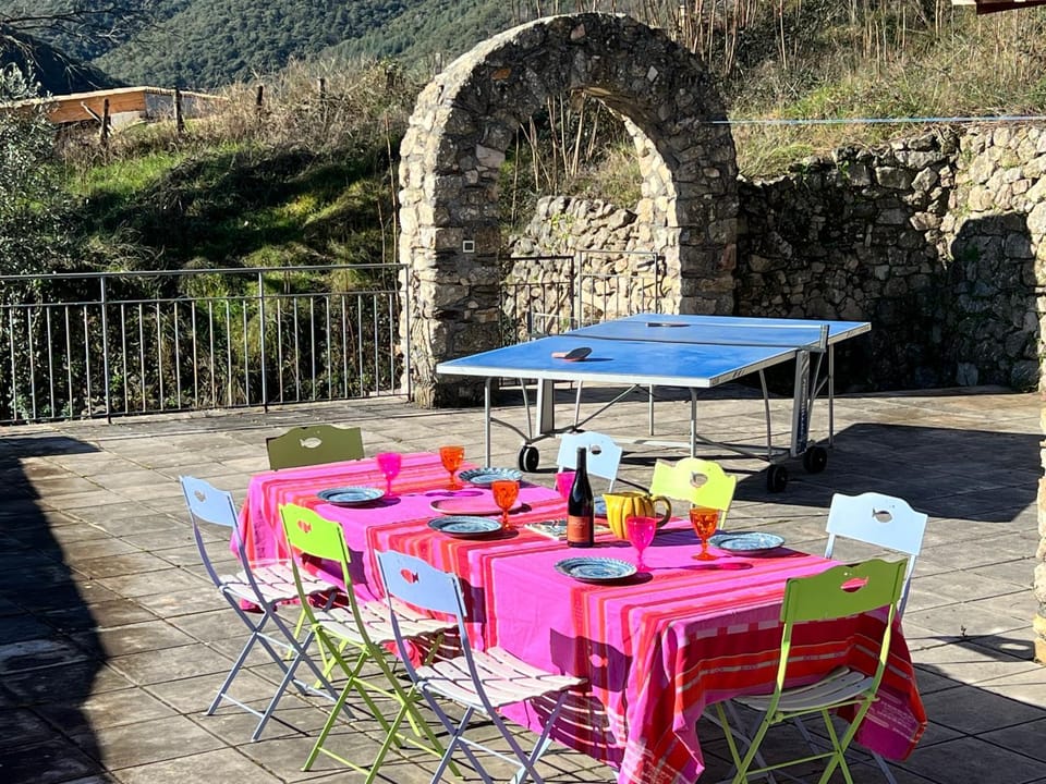 Patio, Table tennis, Balcony/Terrace, Dining area, Mountain view