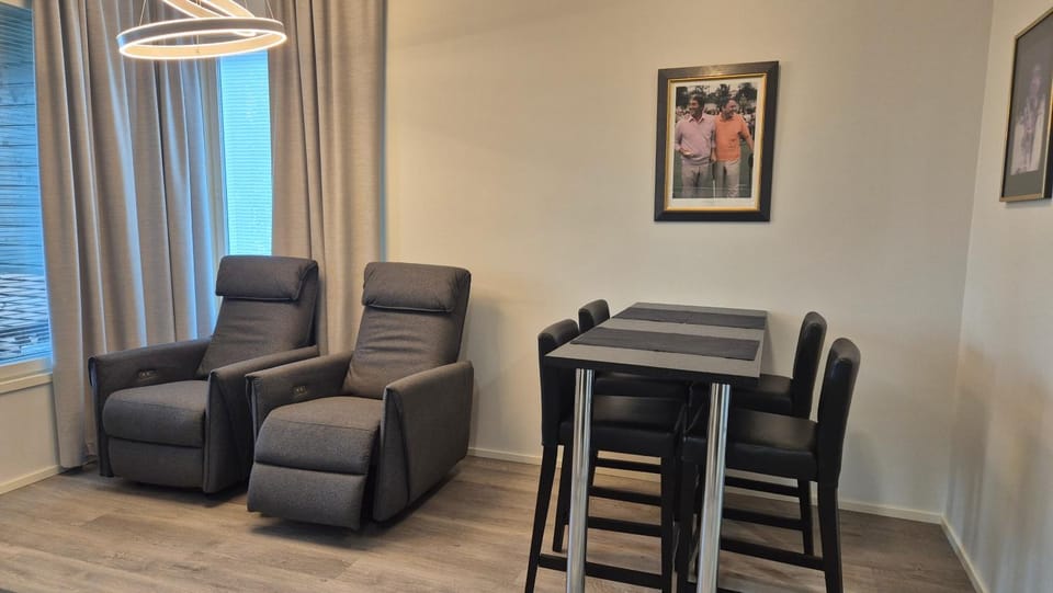 Seating area, Dining area