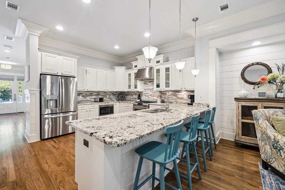 Kitchen or kitchenette, Seating area, kitchen