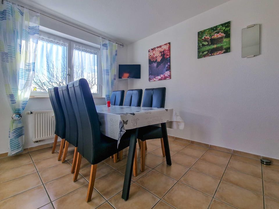 Dining area, kitchen