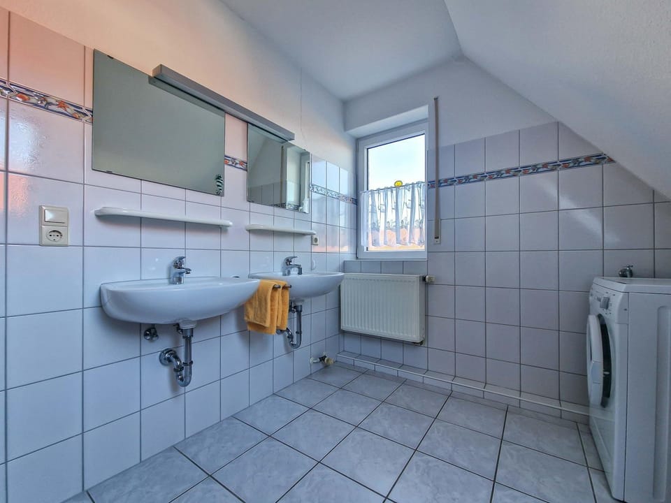 Bathroom, washing machine