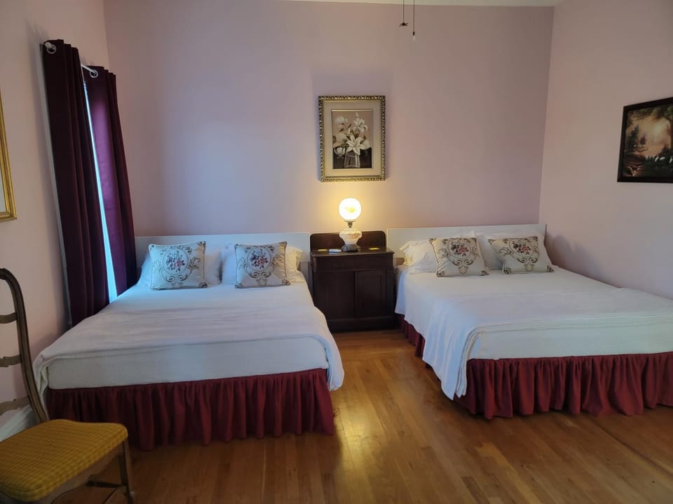 Josephine's Bed & Breakfast Bed and Breakfast in Allegheny River