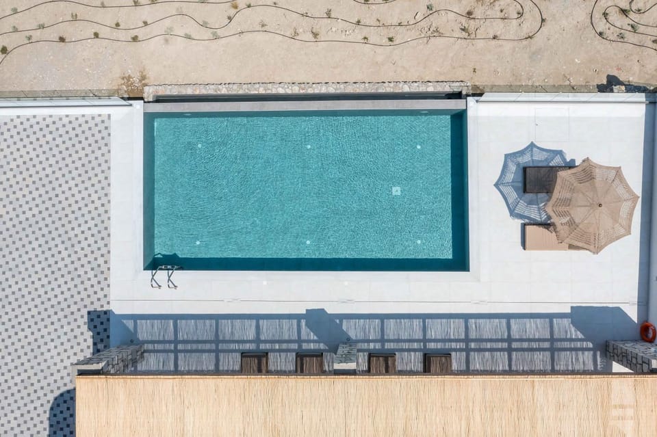 Pool view, Swimming pool, sunbed