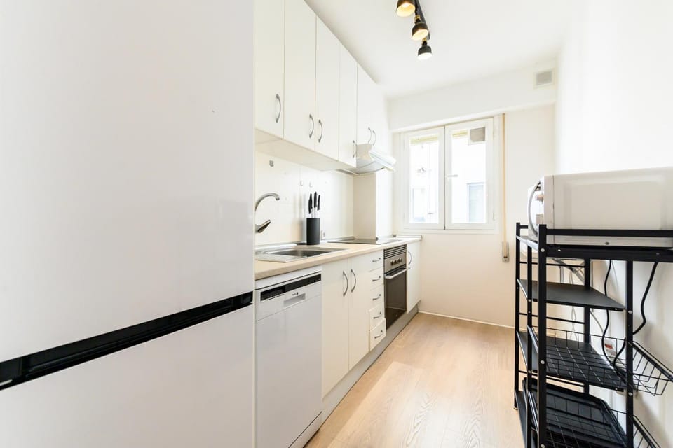 AZA14 - Amplio Piso de 3 dormitorios, 2 baños y terraza, en Chamartín, Madrid Apartment in Madrid