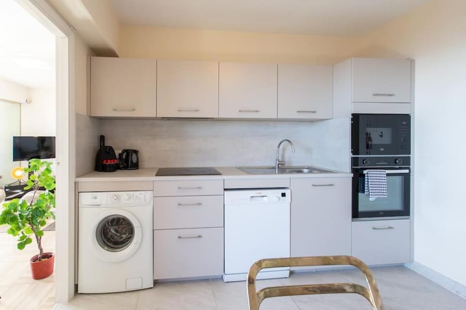 L11 Staywizus - Claire Fontaine Sea view 2 BDR AC Parking swimming pool Apartment in Nice