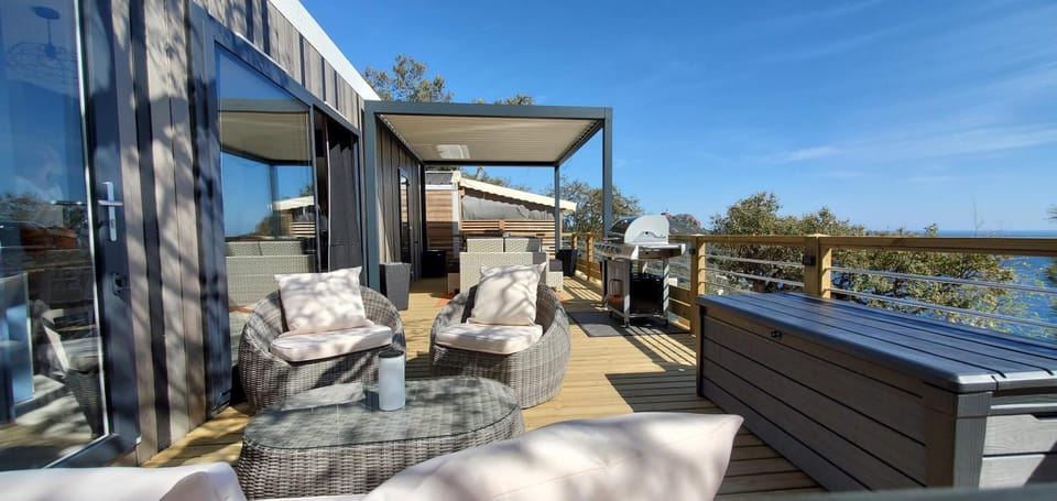 Patio, Day, Natural landscape, View (from property/room), Balcony/Terrace, Dining area, sunbed