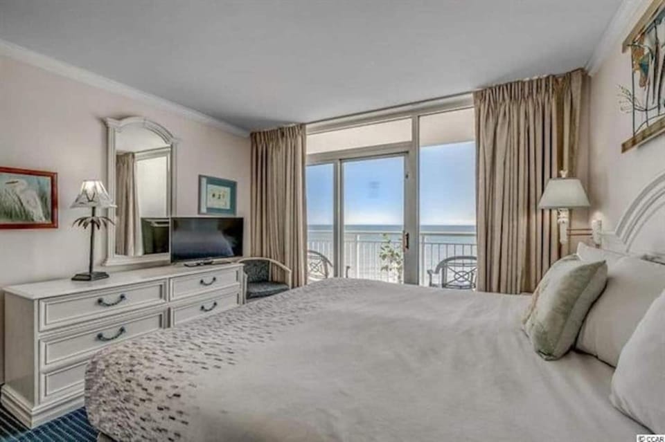 Oceanfront Walk to Boardwalk Pools Hot Tub House in Myrtle Beach