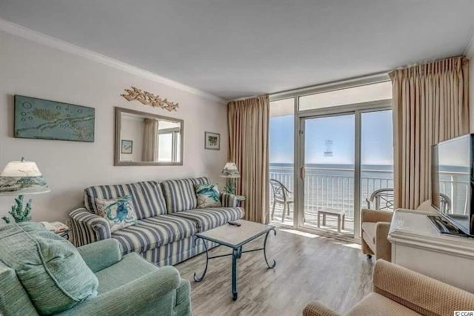 Oceanfront Walk to Boardwalk Pools Hot Tub House in Myrtle Beach
