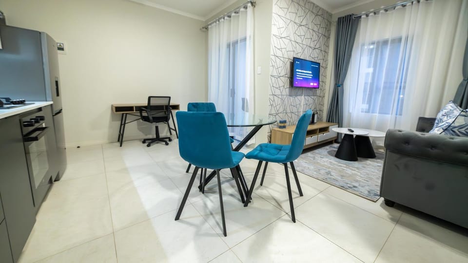 Communal lounge/ TV room, TV and multimedia, Kitchen or kitchenette, Dining area, Evening entertainment