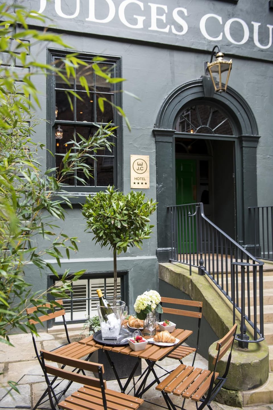 Property building, Facade/entrance, Day