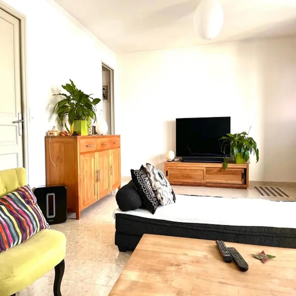 Communal lounge/ TV room, TV and multimedia, Living room