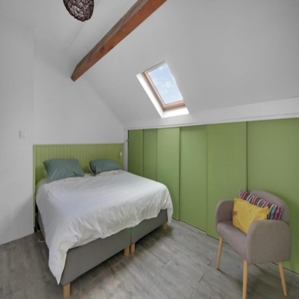 Bed, Photo of the whole room, Bedroom