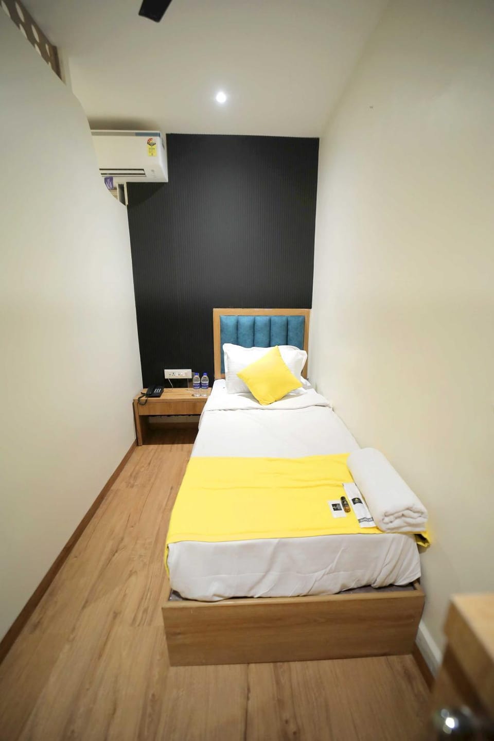 Bedroom, air conditioner