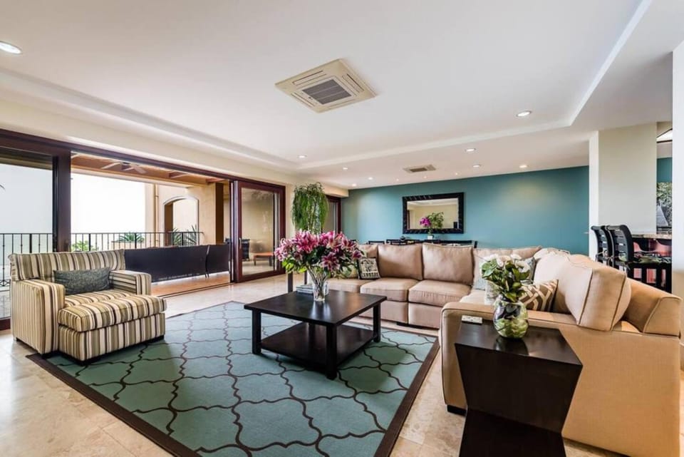 Beachfront, Sunset, & Ocean Views with Gas Grill Apartment hotel in Playa Langosta