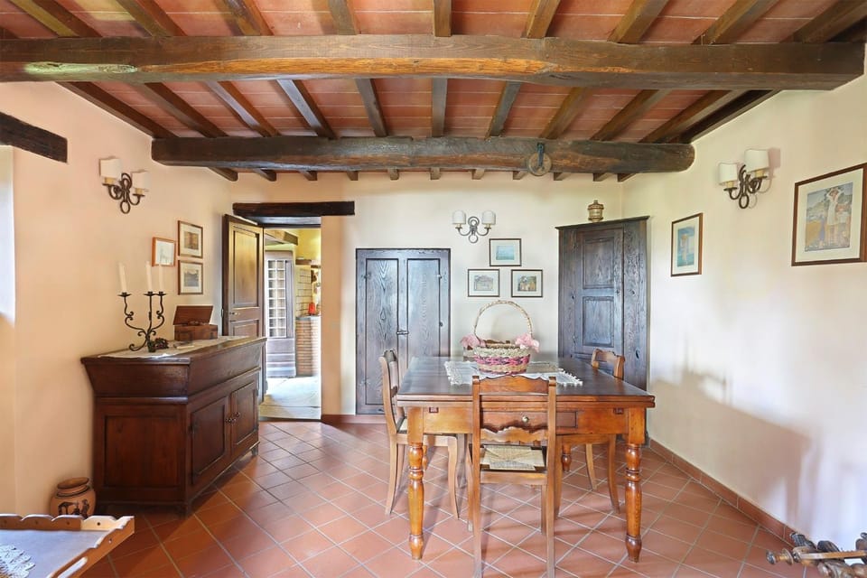 Seating area, Dining area