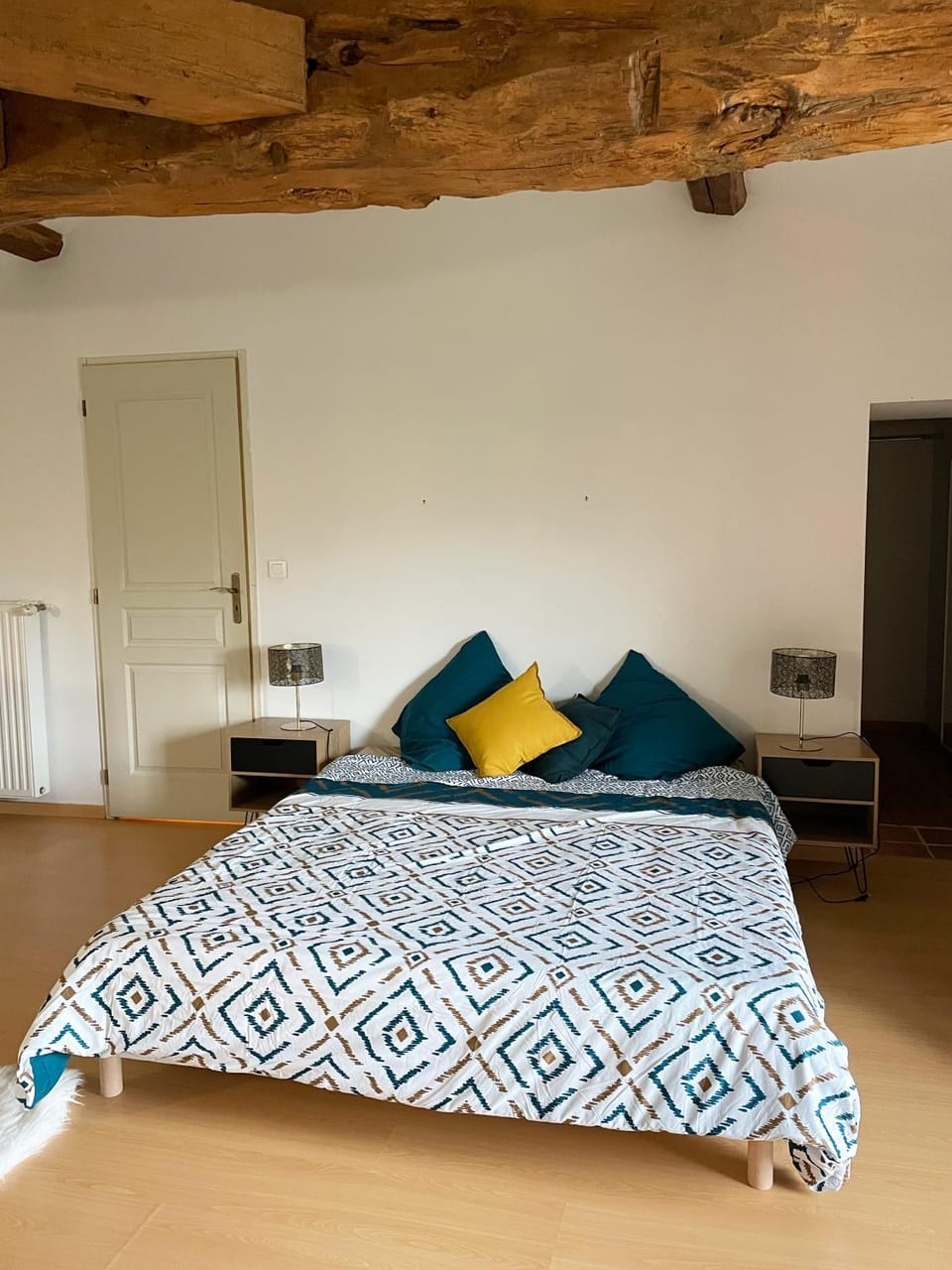 Photo of the whole room, Bedroom