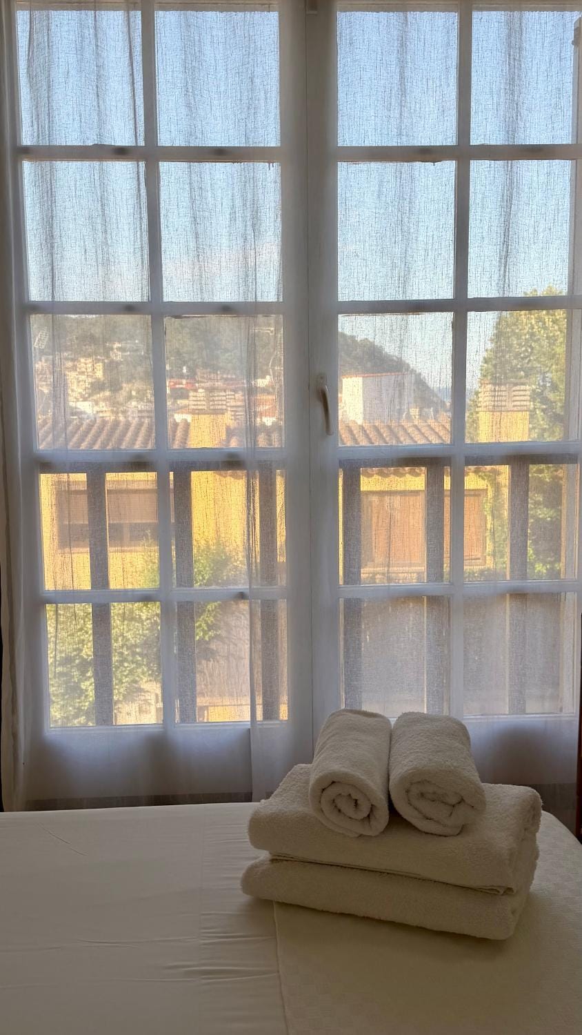Bedroom, Quiet street view