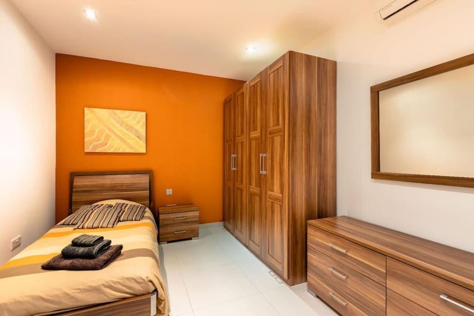 Bed, Photo of the whole room, Bedroom, wardrobe