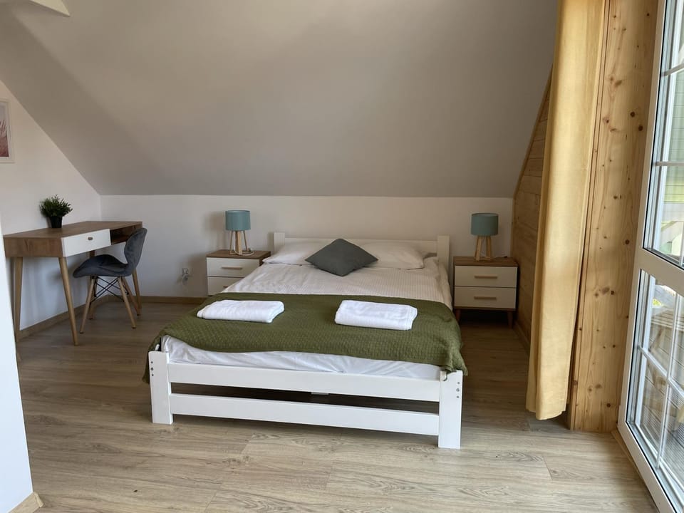 Bed, Photo of the whole room, Bedroom, towels