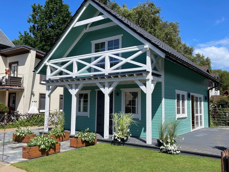 Property building, Day, Garden, Garden view