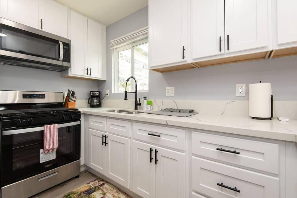 Lovely 3bedroom condo with free parking on premise Apartment in East Los Angeles