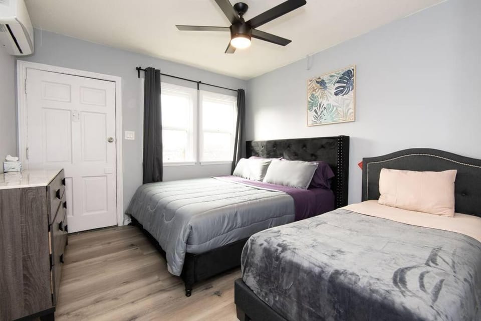 Lovely 3bedroom condo with free parking on premise Apartment in East Los Angeles