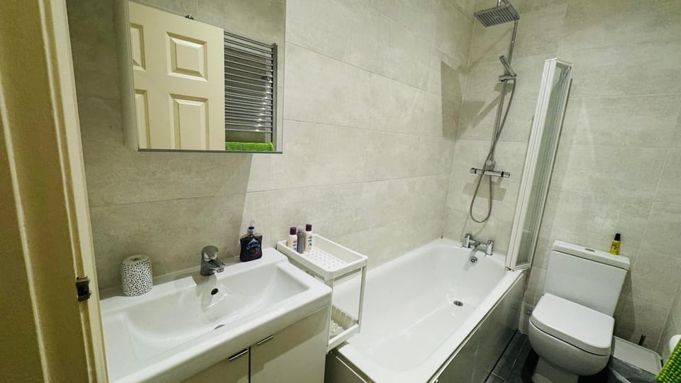 Shower, Toilet, Bathroom, Bath