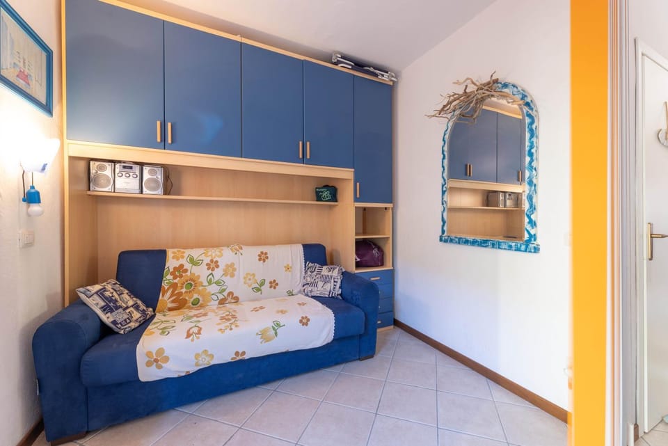 Photo of the whole room, Seating area, Bedroom