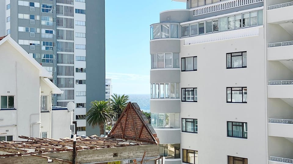 Flamingo NO Loadshedding Apartment in Sea Point