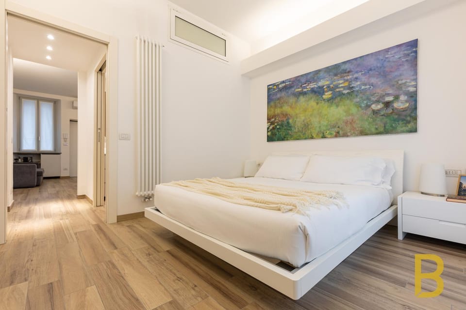Bed, Living room, Photo of the whole room, Bedroom, internet
