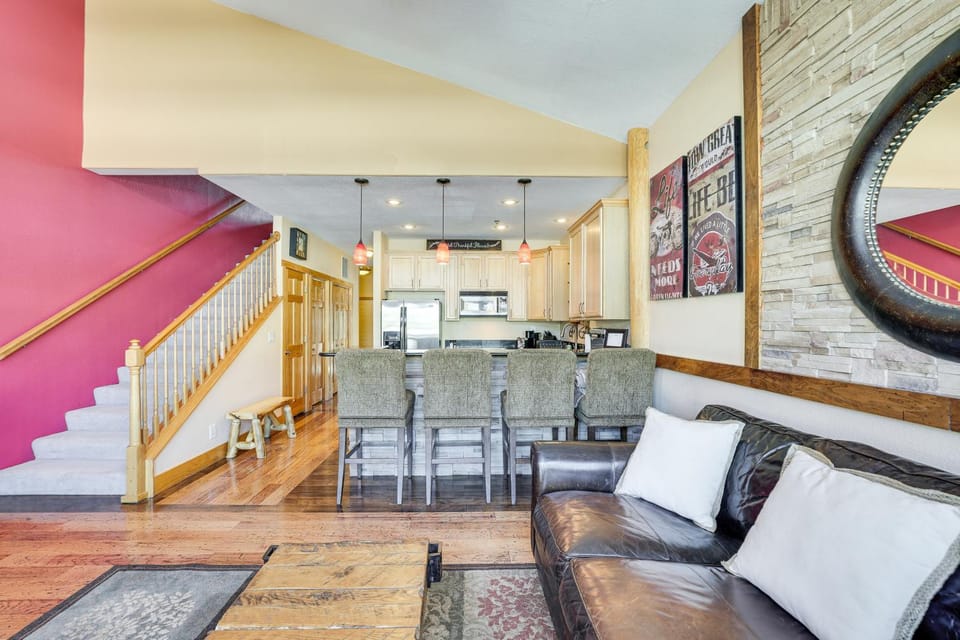 4 Mi to Ski: Dillon Condo w/ Balcony & Mtn Views House in Dillon
