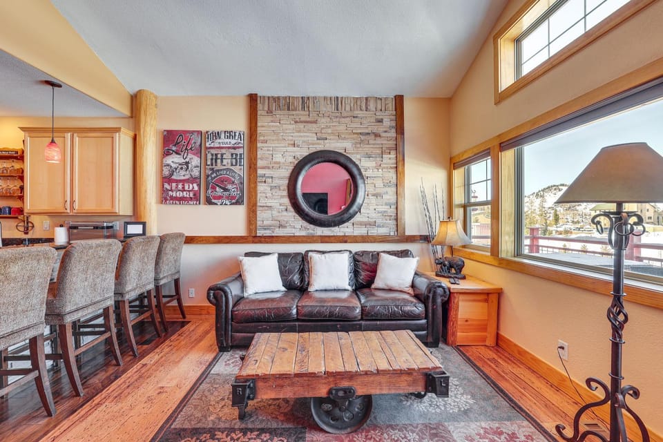 4 Mi to Ski: Dillon Condo w/ Balcony & Mtn Views House in Dillon