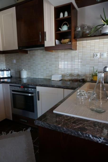 Kitchen or kitchenette, pet friendly, stove