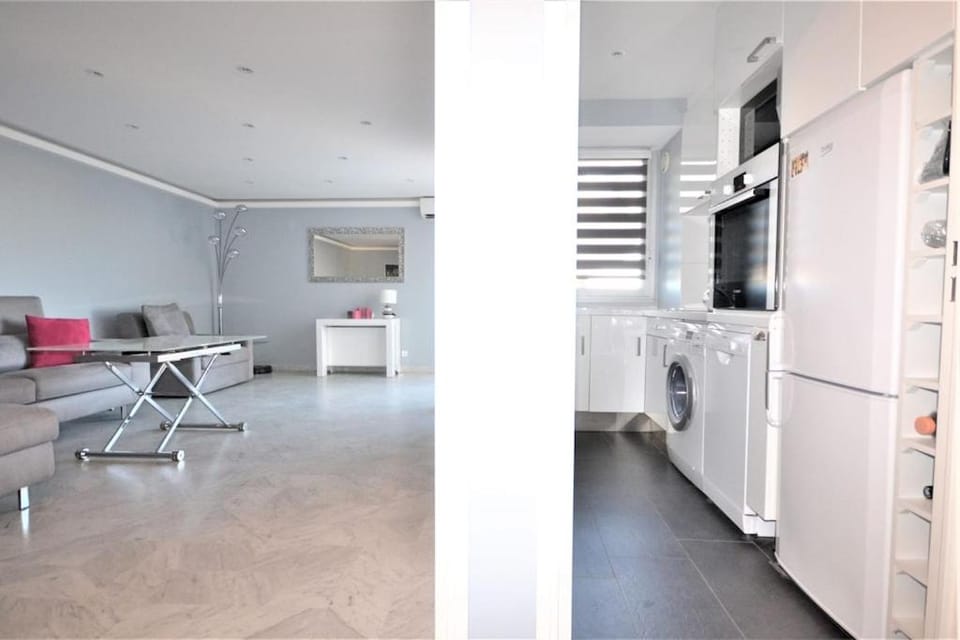 Kitchen or kitchenette, Seating area