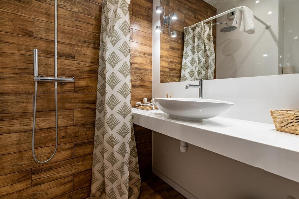Shower, Bathroom, towels