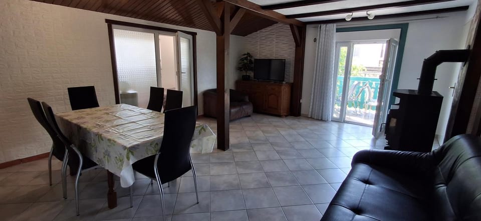 Living room, Seating area, Dining area